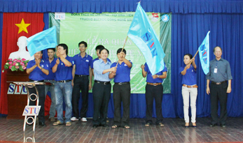 GS. TS. Đào Văn Lượng - Hiệu trưởng STU thăm chiến sĩ Mùa Hè Xanh 2011 GS. TS. Đào Văn Lượng - Hiệu trưởng STU thăm chiến sĩ Mùa Hè Xanh 2011