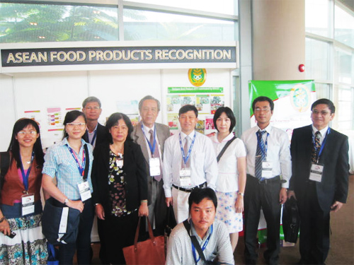 Giảng viên và sinh viên khoa CNTP tham gia Hội nghị Thực phẩm ASEAN 2013