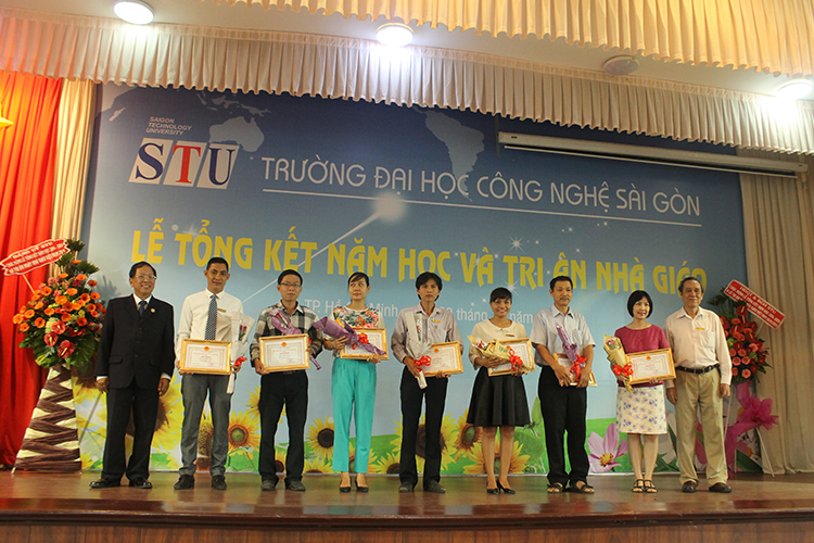 Hướng dẫn thực hiện xét thi đua, khen thưởng năm học 2015 - 2016 Hướng dẫn thực hiện xét thi đua, khen thưởng năm học 2015 - 2016