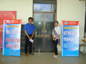 Chương trình Giao lưu giữa Đại diện Nhà trường với Phụ huynh Sinh viên năm học 2010 – 2011 Chương trình Giao lưu giữa Đại diện Nhà trường với Phụ huynh Sinh viên năm học 2010 – 2011