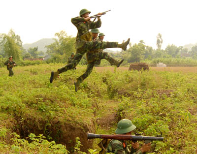 “Thao trường đổ mồ hôi…” “Thao trường đổ mồ hôi…”