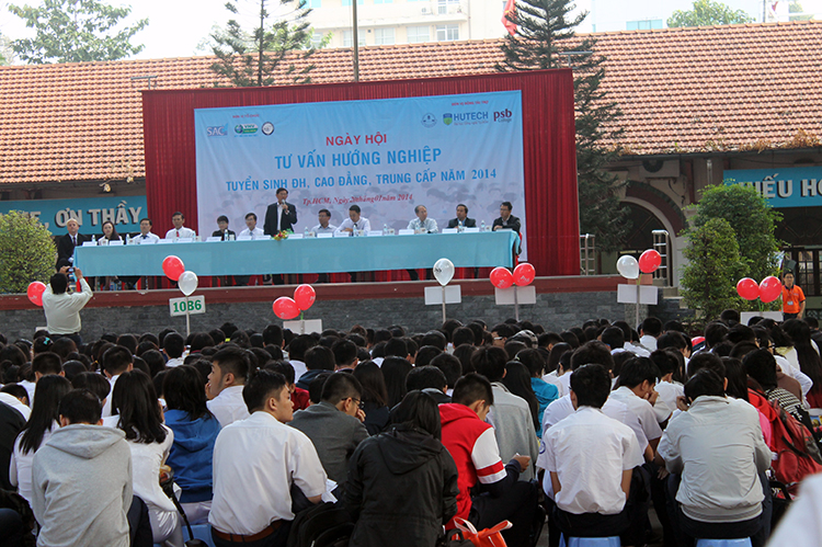 STU tham gia tư vấn tuyển sinh tại Trường THPT Marie Curie STU tham gia tư vấn tuyển sinh tại Trường THPT Marie Curie