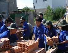 Kỷ niệm 64 năm Cách mạng Tháng Tám và Quốc khánh 2-9: Điểm sáng từ những điển hình thanh niên sống đẹp Kỷ niệm 64 năm Cách mạng Tháng Tám và Quốc khánh 2-9: Điểm sáng từ những điển hình thanh niên sống đẹp