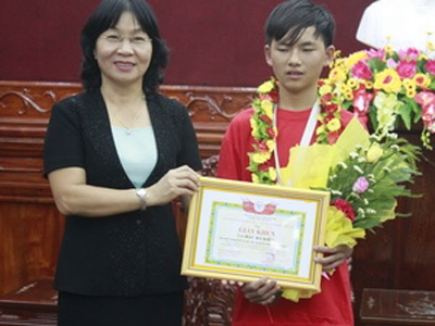 Cậu học trò lớp 9 giành giải sáng tạo trẻ quốc tế Cậu học trò lớp 9 giành giải sáng tạo trẻ quốc tế