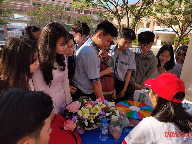 Trường Đại học Công nghệ sài Gòn tham gia Ngày hội Tư vấn hướng nghiệp - Tuyển sinh Đại học, Cao đẳng năm 2020 tại trường THPT Nguyễn Văn Tăng. Trường Đại học Công nghệ sài Gòn tham gia Ngày hội Tư vấn hướng nghiệp - Tuyển sinh Đại học, Cao đẳng năm 2020 tại trường THPT Nguyễn Văn Tăng.