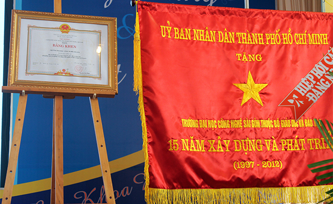 Tổng kết công tác thi đua khen thưởng năm học 2012 - 2013 Tổng kết công tác thi đua khen thưởng năm học 2012 - 2013