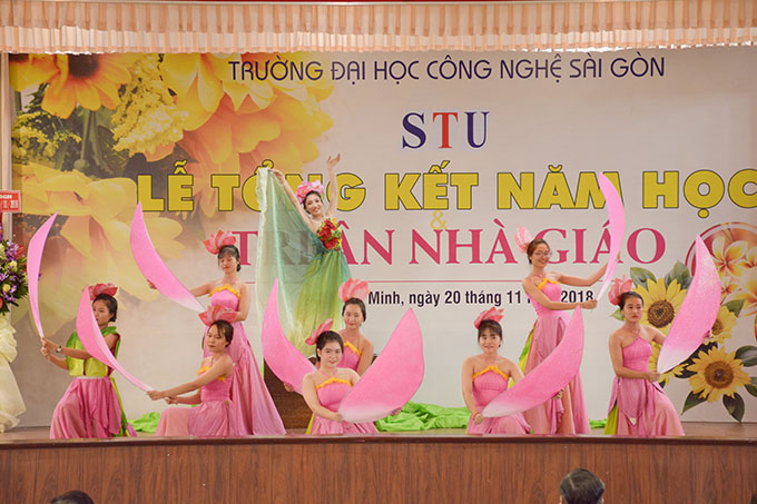 Trường ĐH Công nghệ Sài Gòn tổ chức Lễ Tổng kết năm học và Tri ân ngày Nhà giáo Việt Nam