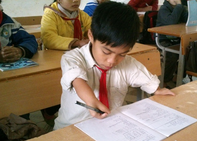 “Chim cánh cụt” viết ước mơ làm thầy giáo “Chim cánh cụt” viết ước mơ làm thầy giáo