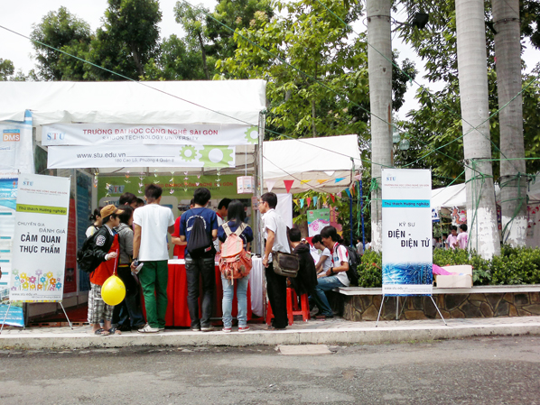 STU tham gia chương trình “Khi tôi 18” STU tham gia chương trình “Khi tôi 18”