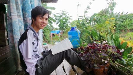 Cậu học trò không tay “ngập ngừng” trước cổng trường ĐH Cậu học trò không tay “ngập ngừng” trước cổng trường ĐH