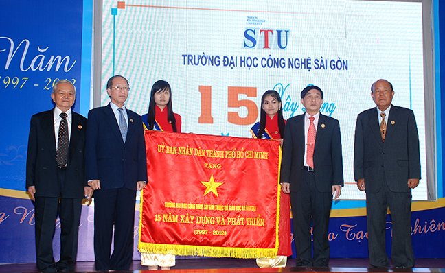 STU nhận Bằng khen của Thủ tướng và Cơ thi đua của Thành phố STU nhận Bằng khen của Thủ tướng và Cơ thi đua của Thành phố