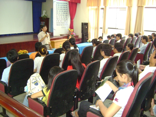 Phổ biến phong trào Nghiên cứu Khoa học sinh viên năm 2010 Phổ biến phong trào Nghiên cứu Khoa học sinh viên năm 2010