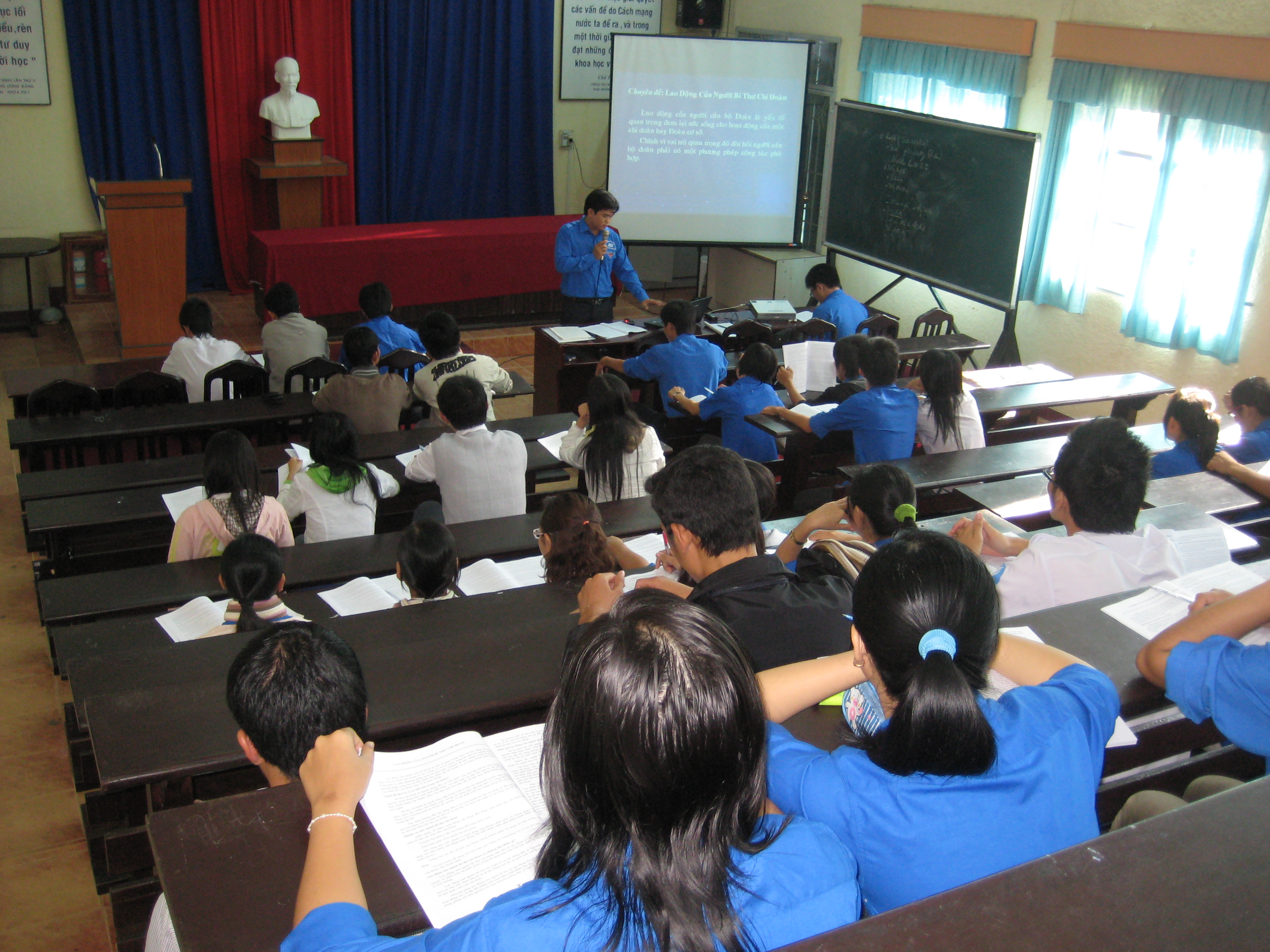 ĐH Công Nghệ Sài Gòn: Tập huấn cán bộ Đoàn - Hội năm học 2009 – 2010 ĐH Công Nghệ Sài Gòn: Tập huấn cán bộ Đoàn - Hội năm học 2009 – 2010