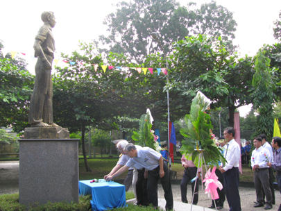 Lí tưởng của thanh niên bắt đầu từ những nhu cầu có thật Lí tưởng của thanh niên bắt đầu từ những nhu cầu có thật