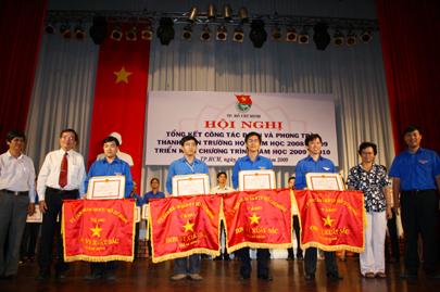 Thông tin kết quả thi đua Công tác Đoàn và phong trào thanh niên năm học 2008 - 2009. Thông tin kết quả thi đua Công tác Đoàn và phong trào thanh niên năm học 2008 - 2009.