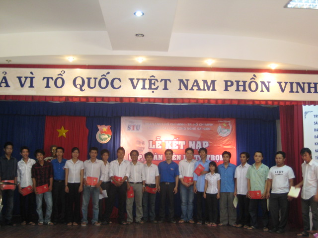 Đại học Công Nghệ Sài Gòn: 266 thanh niên được kết nạp Lớp đoàn viên Lý Tự trọng Đại học Công Nghệ Sài Gòn: 266 thanh niên được kết nạp Lớp đoàn viên Lý Tự trọng