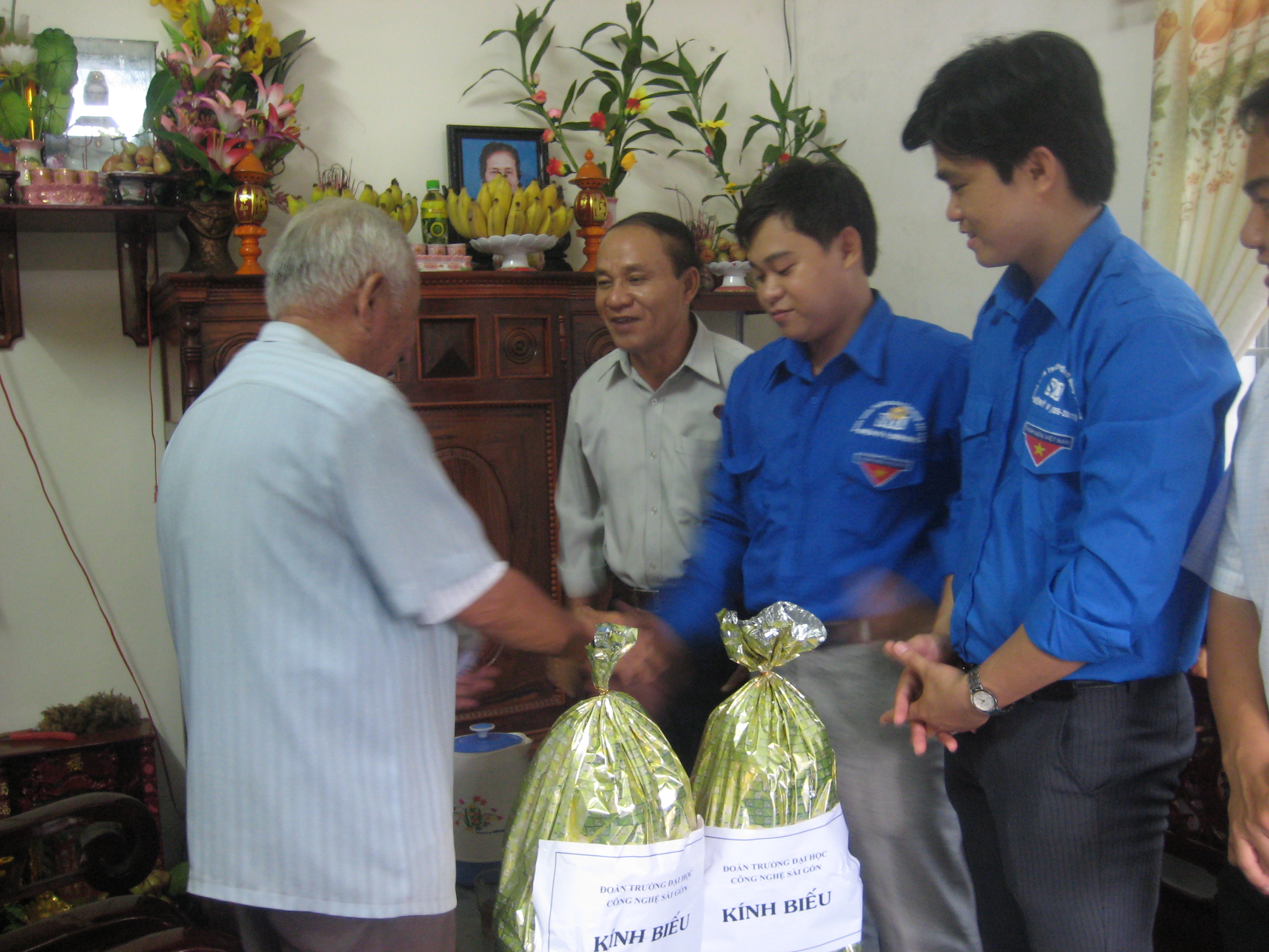 Hướng về cội nguồn là đạo lý của tuổi trẻ Hướng về cội nguồn là đạo lý của tuổi trẻ