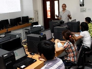 French group helps train hi-tech engineers in Vietnam French group helps train hi-tech engineers in Vietnam