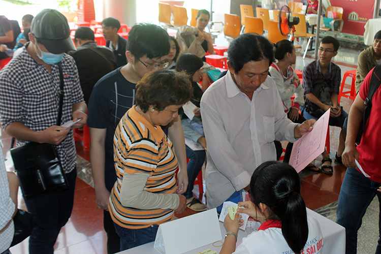 Cẩn trọng với những trường “tốp” có ngưỡng điểm đầu vào thấp Cẩn trọng với những trường “tốp” có ngưỡng điểm đầu vào thấp