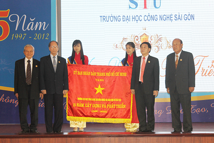 STU long trọng tổ chức Lễ kỷ niệm 15 năm thành lập STU long trọng tổ chức Lễ kỷ niệm 15 năm thành lập