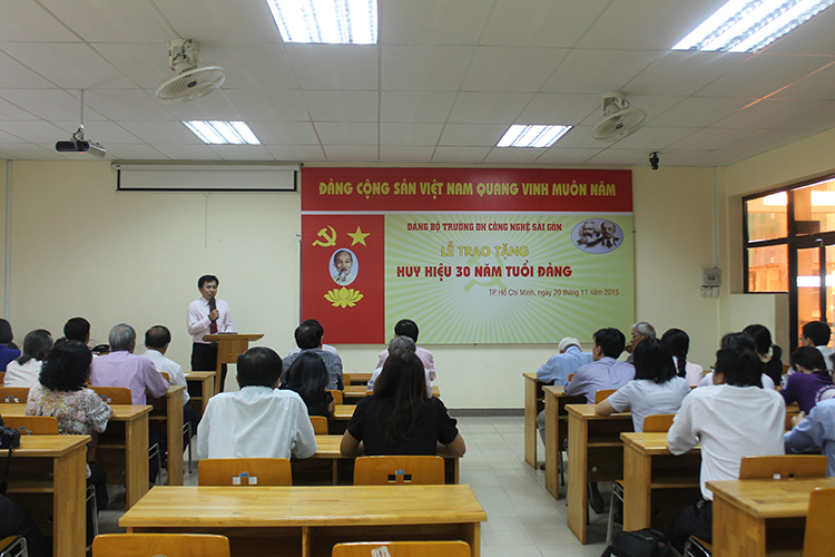 Đảng Bộ Trường Đại học Công nghệ Sài Gòn tổ chức Lễ trao Huy hiệu 30 năm tuổi đảng đợt 7/11 Đảng Bộ Trường Đại học Công nghệ Sài Gòn tổ chức Lễ trao Huy hiệu 30 năm tuổi đảng đợt 7/11