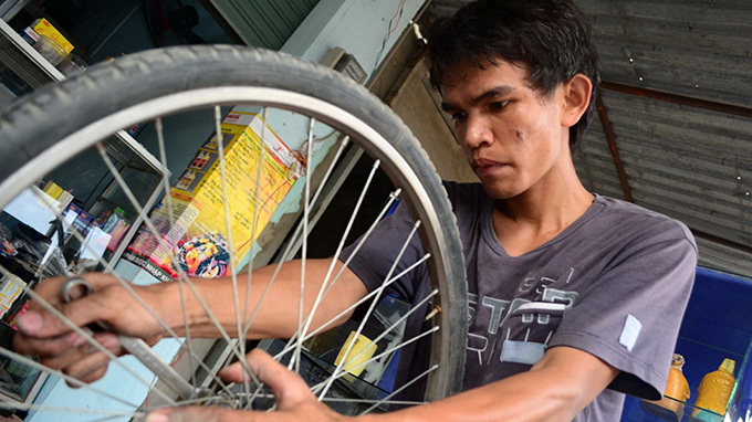 Sửa xe đạp, phụ quán phở và giấc mơ kỹ sư Sửa xe đạp, phụ quán phở và giấc mơ kỹ sư