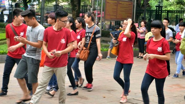 Students go to Temple of Literature for luck before exams Students go to Temple of Literature for luck before exams