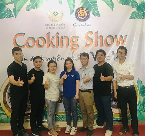Sinh viên tham dự Cooking show do Hiệp hội Văn hoá Ẩm thực Việt Nam tổ chức