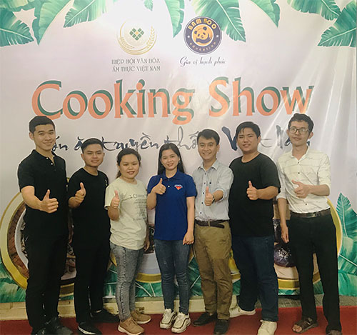 Sinh viên tham dự Cooking show do Hiệp hội Văn hoá Ẩm thực Việt Nam tổ chức Sinh viên tham dự Cooking show do Hiệp hội Văn hoá Ẩm thực Việt Nam tổ chức
