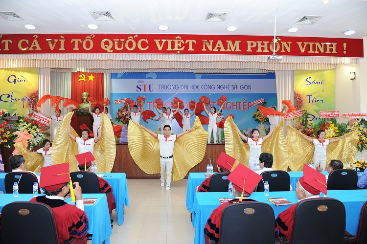 Trường Đại học Công Nghệ Sài Gòn long trọng tổ chức lễ trao bằng tốt nghiệp cho sinh viên năm 2016 Trường Đại học Công Nghệ Sài Gòn long trọng tổ chức lễ trao bằng tốt nghiệp cho sinh viên năm 2016