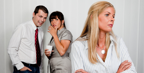 Ứng xử khôn ngoan trước các trò “đấu đá” nơi công sở Ứng xử khôn ngoan trước các trò “đấu đá” nơi công sở