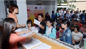 Thí sinh bắt đầu nhận giấy báo dự thi Thí sinh bắt đầu nhận giấy báo dự thi