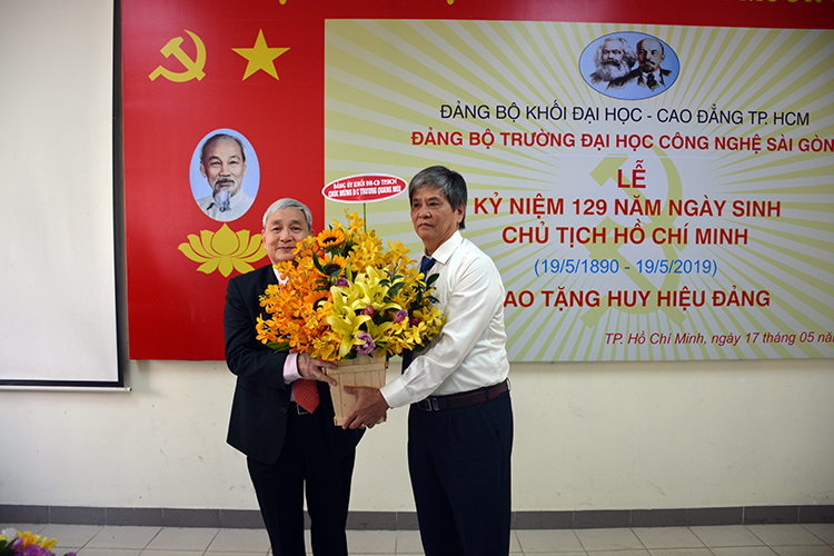 Đảng ủy Trường ĐH Công Nghệ Sài Gòn trang trọng tổ chức lễ kỷ niệm 129 năm ngày sinh chủ tịch Hồ Chí Minh