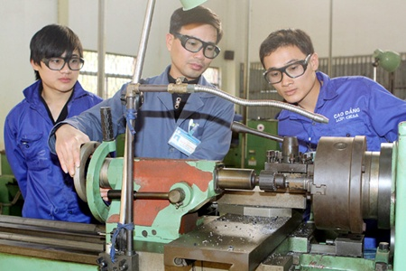 Firms urged to support training Firms urged to support training