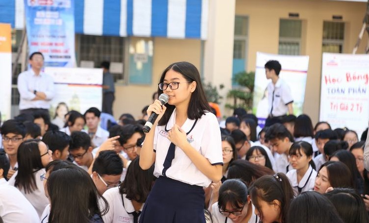 High-school graduates turn away from higher education High-school graduates turn away from higher education