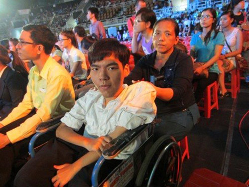 Người mẹ 20 năm cùng con tới lớp Người mẹ 20 năm cùng con tới lớp