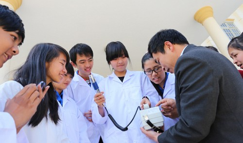 Students get hands-on experience as nuclear engineers Students get hands-on experience as nuclear engineers