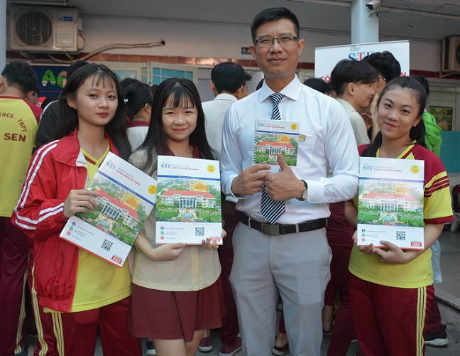 Trường Đại học Công nghệ Sài Gòn đã tham gia Ngày hội Tư vấn hướng nghiệp - Tuyển sinh Đại học, Cao đẳng năm 2020 được tổ chức tại trường THCS - THPT Hoa Sen.