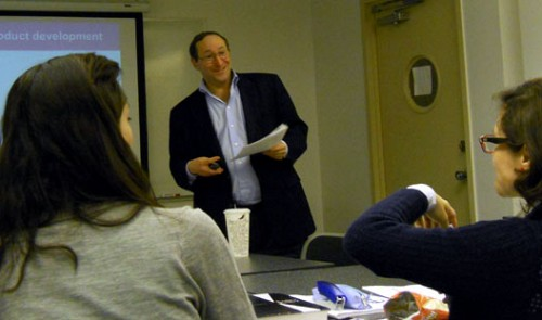 American professor to talk success in US with Vietnamese students American professor to talk success in US with Vietnamese students