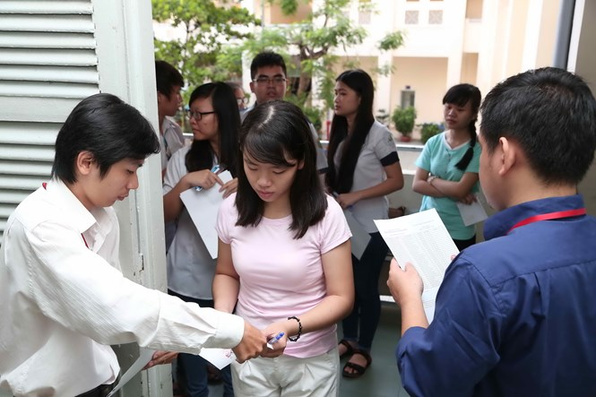 Sao lại khống chế số lượng sinh viên?: Có biểu hiện tăng trưởng nóng Sao lại khống chế số lượng sinh viên?: Có biểu hiện tăng trưởng nóng