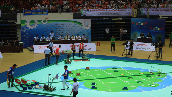 Robocon 2013: xác định 8 đội vào vòng tứ kết Robocon 2013: xác định 8 đội vào vòng tứ kết