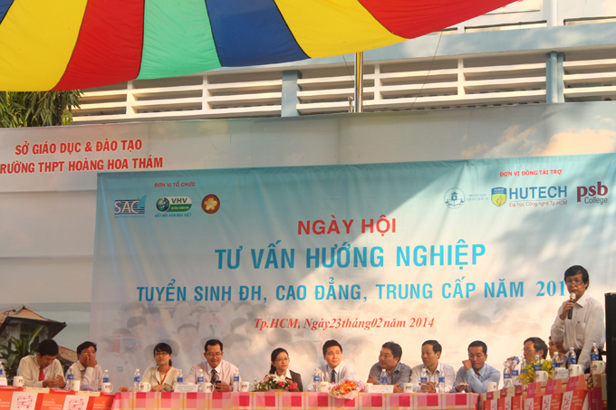 STU Tư vấn tuyển sinh và hướng nghiệp tại trường THPT Hoàng Hoa Thám STU Tư vấn tuyển sinh và hướng nghiệp tại trường THPT Hoàng Hoa Thám