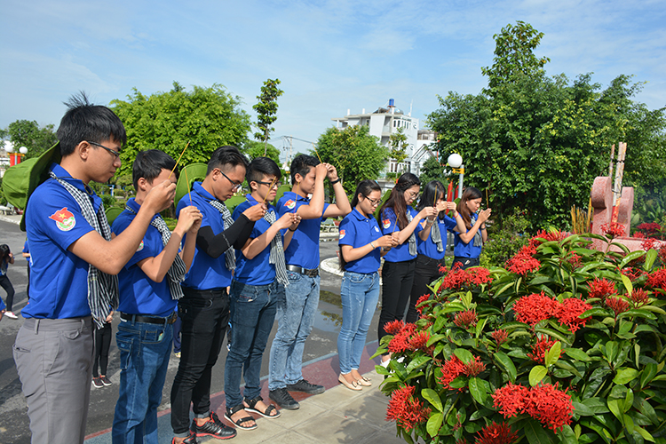Lãnh đạo STU thăm chiến sĩ tình nguyện mùa hè xanh tại mặt trận Quận 8 và huyện Củ Chi TP. HCM Lãnh đạo STU thăm chiến sĩ tình nguyện mùa hè xanh tại mặt trận Quận 8 và huyện Củ Chi TP. HCM