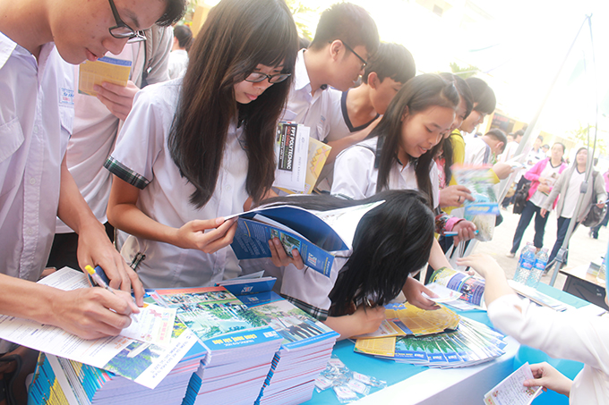 Trường ĐH Công Nghệ Sài Gòn tư vấn tuyển sinh tại các trường THPT Gò Vấp, THPT Nguyễn Chí Thanh, THPT Hiệp Bình. Trường ĐH Công Nghệ Sài Gòn tư vấn tuyển sinh tại các trường THPT Gò Vấp, THPT Nguyễn Chí Thanh, THPT Hiệp Bình.