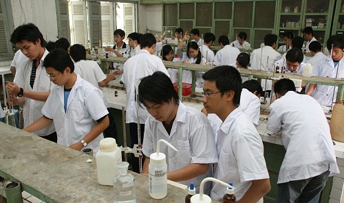 Korean group gives $23,700 scholarships to students Korean group gives $23,700 scholarships to students