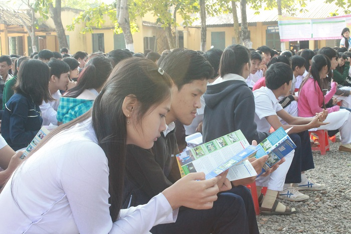 TRƯỜNG ĐH CÔNG NGHỆ SÀI GÒN TRAO HỌC BỔNG “STU – CHẮP CÁNH ƯỚC MƠ” TẠI TRƯỜNG THPT TRẢNG BÀNG - TÂY NINH TRƯỜNG ĐH CÔNG NGHỆ SÀI GÒN TRAO HỌC BỔNG “STU – CHẮP CÁNH ƯỚC MƠ” TẠI TRƯỜNG THPT TRẢNG BÀNG - TÂY NINH