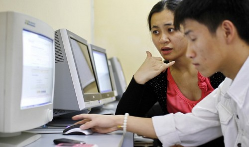 Microsoft-certified teacher helps bring opportunities to deaf students Microsoft-certified teacher helps bring opportunities to deaf students