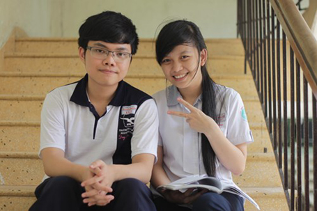 Đôi bạn chia sẻ bí quyết thành thủ khoa tốt nghiệp Đôi bạn chia sẻ bí quyết thành thủ khoa tốt nghiệp