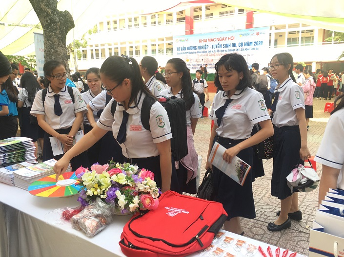 Đại học Công nghệ Sài Gòn STU khởi động Ngày hội tư vấn hướng nghiệp – tuyển sinh đại học, cao đẳng năm 2020 Đại học Công nghệ Sài Gòn STU khởi động Ngày hội tư vấn hướng nghiệp – tuyển sinh đại học, cao đẳng năm 2020