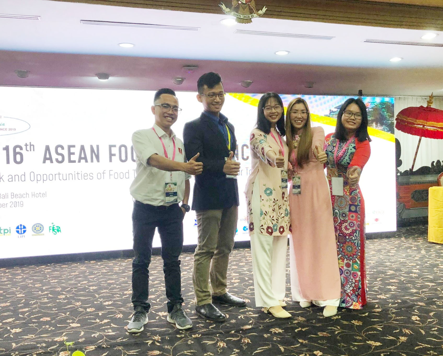 SINH VIÊN KHOA CNTP ĐOẠT GIẢI NHÌ CUỘC THI FOOD QUIZBOWL COMPETITION (FQB) TẠI HỘI NGHỊ THỰC PHẨM ĐÔNG NAM Á LẦN THỨ 16 TẠI BALI - INDONESIA SINH VIÊN KHOA CNTP ĐOẠT GIẢI NHÌ CUỘC THI FOOD QUIZBOWL COMPETITION (FQB) TẠI HỘI NGHỊ THỰC PHẨM ĐÔNG NAM Á LẦN THỨ 16 TẠI BALI - INDONESIA